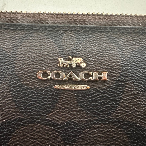 Coach Signature Large Wristlet with Chain - Picture 3 of 8